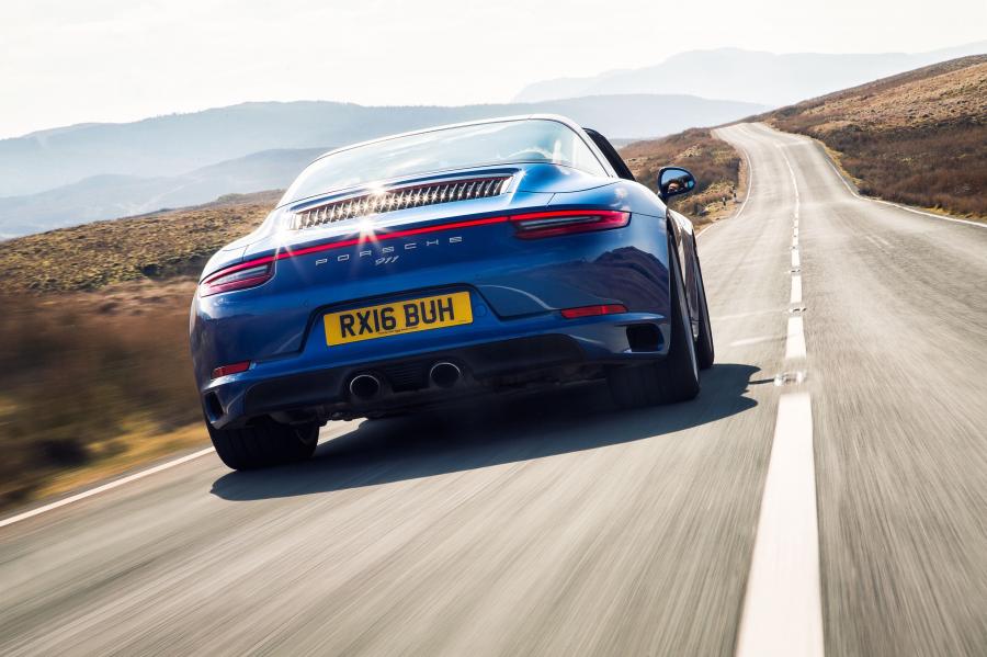  Porsche 911 Targa 4S 2016 года  (UK) (фото 29 из 40)